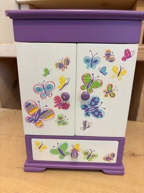 Butterfly jewelry box